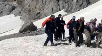 Şelalede mahsur kalan vatandaş kurtarıldı