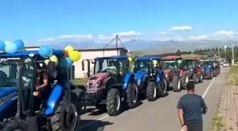 Siirt'te onlarca traktör düğün konvoyuna katıldı