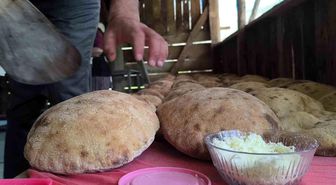 Uzundere'de doğal ekmek mesaisi: Taleplere yetişemiyorlar