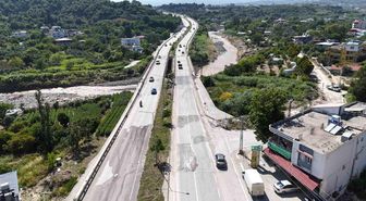 Yaşanan sel felaketinde yıkılarak 2 gence mezar olan Karaçay Köprüsü onarımı yapılarak trafiğe açıldı