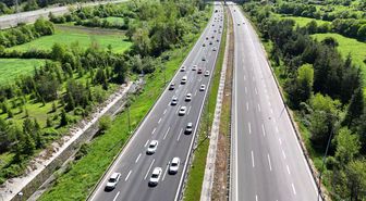 Anadolu Otoyolu'nun Bolu geçişinde trafik yoğunluğu