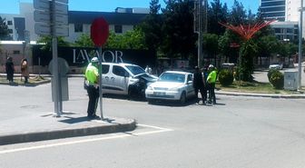 Batman'da hafif ticari araç ile otomobil çarpıştı: 3 yaralı