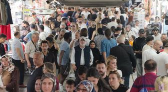 Bayram tatilinin son gününde Eminönü'nde alışveriş yoğunluğu