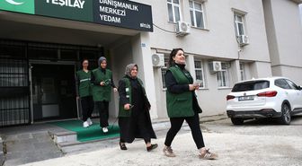 Bitlis'te Yeşilay ekipleri kapı kapı gezerek aileleri bağımlılık konusunda bilinçlendiriyor