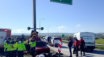 Bolu'da beton direğe çarpan otomobildeki karı koca öldü, kız çocuğu ağır yaralandı