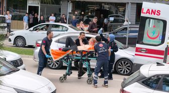 Bursa'da bıçaklı 'yol verme' kavgası: 1'i polis 5 yaralı