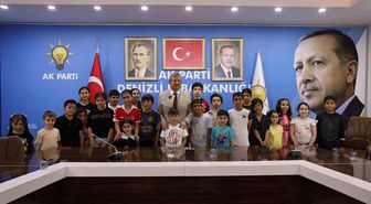 Çocuklar bayram coşkusunu AK Parti Denizli İl Başkanlığında yaşadı