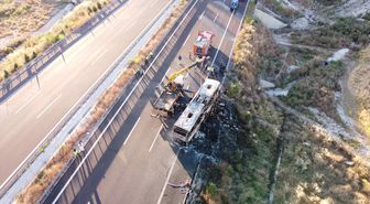 Denizli'de bariyerlere çarparak yanan yolcu otobüsündeki 8 kişi öldü, 33 kişi yaralandı