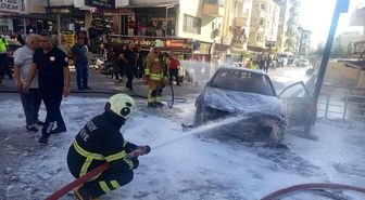 Hatay'da seyir halindeki otomobilin motoru alev aldı