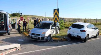 Kayseri'de otomobiller çarpıştı: 1'i ağır 6 yaralı