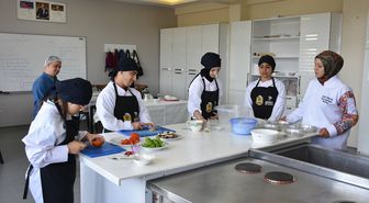 Özel bireyler aldıkları eğitimlerle meslek sahibi oluyor