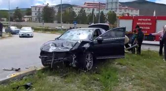 Refahiye'de iki otomobil çarpıştı: 6 yaralı
