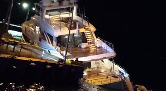 Sinop'ta lüks yat su alarak yan yattı: 6 mürettebat kurtarıldı