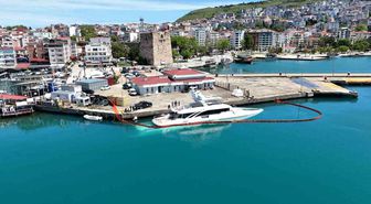 Sinop'ta yarıya kadar suya gömülen milyarlık lüks yat havadan görüntülendi