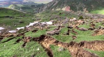 Sivas'ta karların erimesi ve aralıksız süren yağış heyelana neden oldu