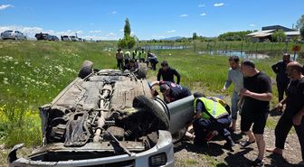 Sivas'ta şarampole devrilen otomobildeki 4 kişi ağır yaralandı