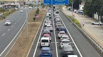 Tatilin son gününde Tekirdağ-İstanbul kara yolunda araç yoğunluğu