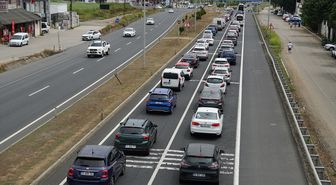 Tekirdağ-İstanbul kara yolunda bayram tatilinin son gününde dönüş yoğunluğu yaşanıyor