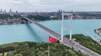 Turkuaz renge bürünen İstanbul Boğazı havadan görüntülendi