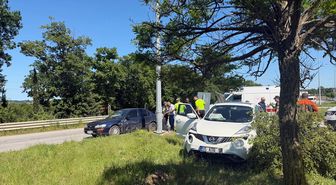 Bafra'da SUV tipi araçla otomobilin çarpıştığı kazada 2 kişi yaralandı
