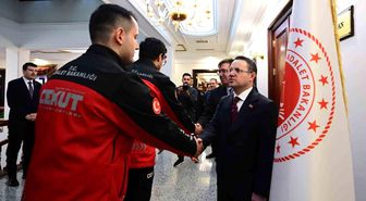 Bakan Gürlek, birim amirleri, Bakanlık ve HSK personeliyle bayramlaştı