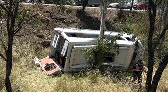 Balıkesir'de yolcu minibüsü ile otomobil kaza yaptı; 14 yaralı