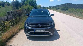 Bilecik'te otomobilin çarptığı çocuk ağır yaralandı