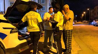 İnegöl'de alkollü sürücü kaza yapıp kaçtı, aracında uyurken yakalandı