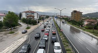 Çorum'da bayram dönüşü D-100 kara yolunda trafik yoğunluğu devam ediyor