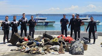 Eceabat'ta deniz dibi ve sahil temizliği yapıldı