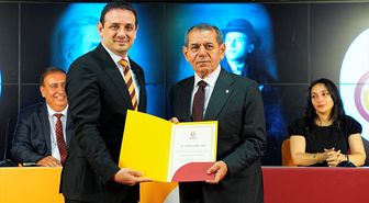 Galatasaray'da yeniden başkanlığa seçilen Dursun Özbek ile yönetimi mazbatalarını aldı