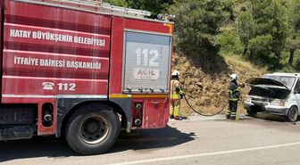 Hatay'da seyir halindeki otomobil alevlere teslim oldu