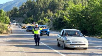 Isparta-Antalya kara yolunda jandarmadan kesintisiz denetim
