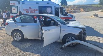 Mersin'de hafif ticari araç ile otomobilin çarpışması sonucu 6 kişi yaralandı