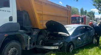 Muş'ta kamyon ile otomobil çarpıştı: 1 yaralı