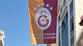 Salihli'de caddelere şampiyon Galatasaray bayrakları asıldı