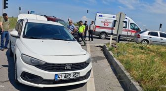 Tekirdağ'da otomobille hafif ticari aracın çarpıştığı kazada 3 kişi yaralandı