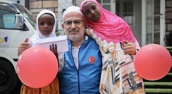 Türkiye Diyanet Vakfı gönüllüleri Etiyopya'da yetim çocuklara hediyeler dağıttı
