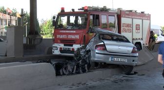 Tuzla'da gişelerde beton bariyere çarpan otomobilin sürücüsü öldü