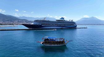Alanya'ya lüks kruvaziyer ile bin 767 turist geldi