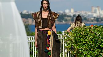 Antalya Fashion Week 2026, 'Yankılanan Yüzeyler' defilesiyle başladı