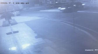 Avcılar'da otomobilin çarptığı cip köfteciye girdi