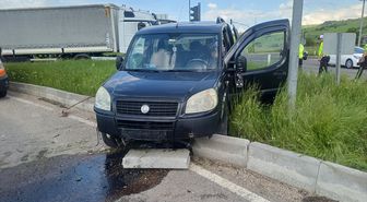Bolu'da refüje çarpan hafif ticari araçtaki 1 kişi yaralandı