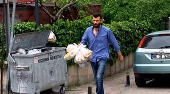 Çöpe atılan tonlarca ekmeği toplayıp hayvanlara ulaştırıyor