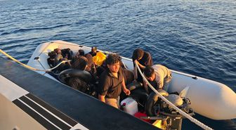 İzmir açıklarında 20 düzensiz göçmen yakalandı