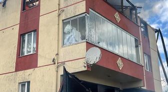 Kastamonu'da üç katlı binanın çatısında yangın