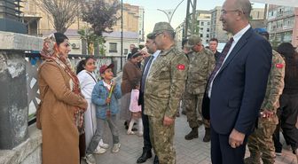 Kara Kuvvetleri Komutanı Orgeneral Tokel, Yüksekova'da Esnaf ve Vatandaşlarla Buluştu