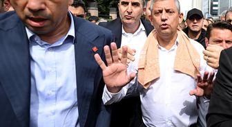 Özgür Özel'in CHP Genel Merkez'deki arbedeyle ilgili ilk kez açıkladığı detay: Bellerinde kasaturalarla geldiler