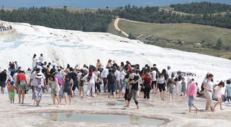 Pamukkale bayram tatilinde ziyaretçi rekoru kırdı