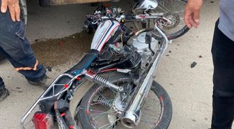 Adana'da çöp kamyonuyla çarpışan motosikletin sürücüsü yaralandı